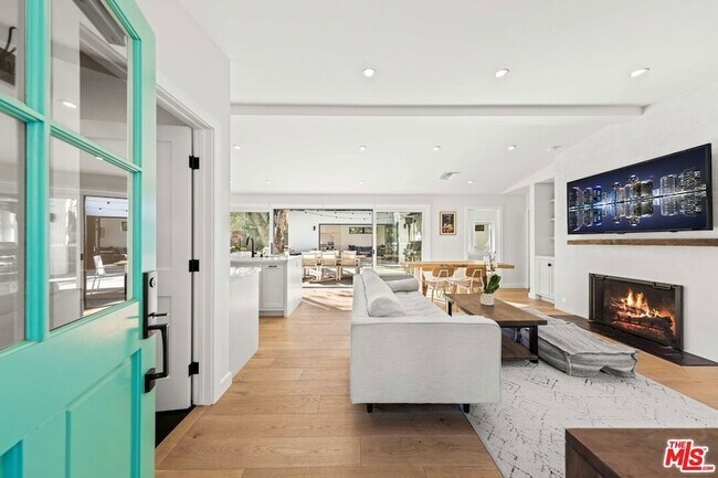 Foto del edificio - 2245 Canyon Dr
