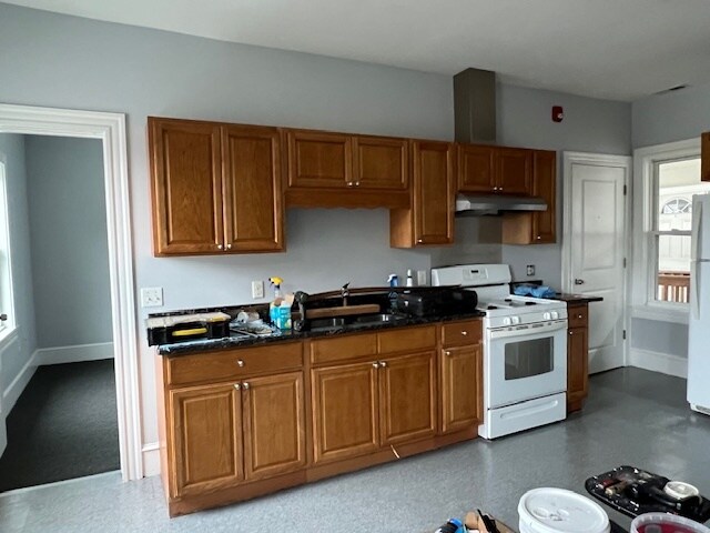 Cocina - 653 Broadway St