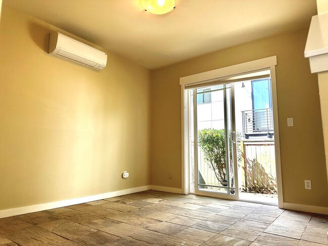 Foto del edificio - Beautiful, Luminous 2BR | 2.5BA in the Hea...