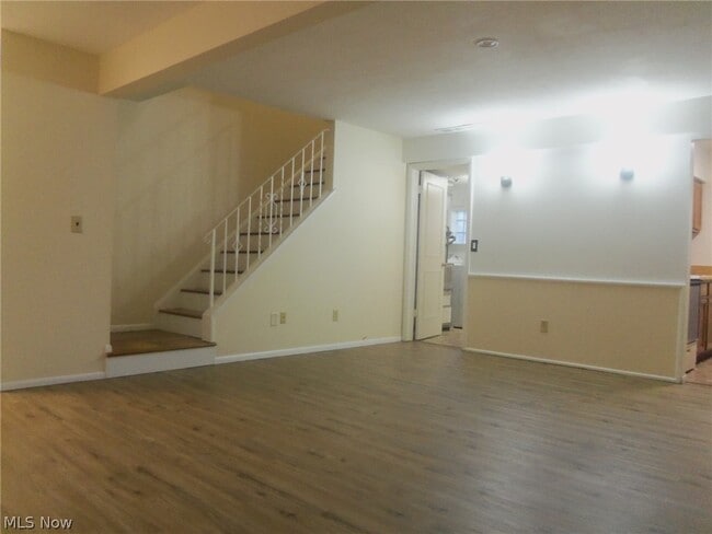 Building Photo - 762 Mentor Ave