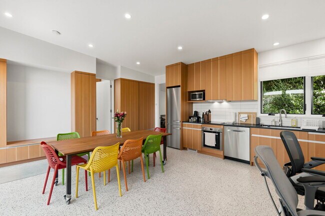 Foto del edificio - 2662 Hilgard Ave