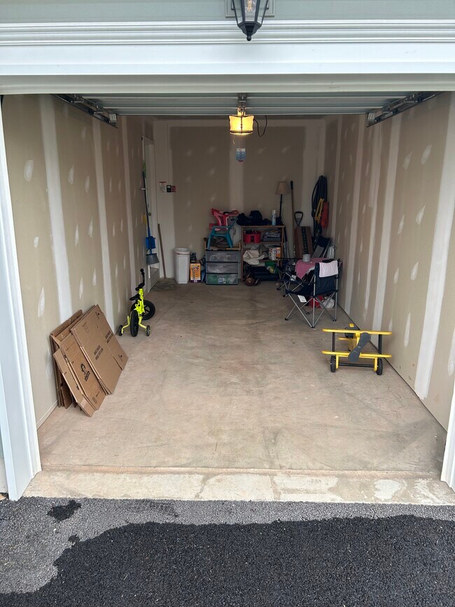 Building Photo - 2631 Brownstone Dr