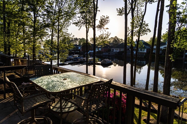 Building Photo - 301 Harbor Heights Dr