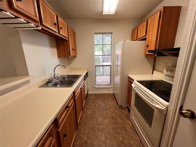 Building Photo - 1601 Faro Dr