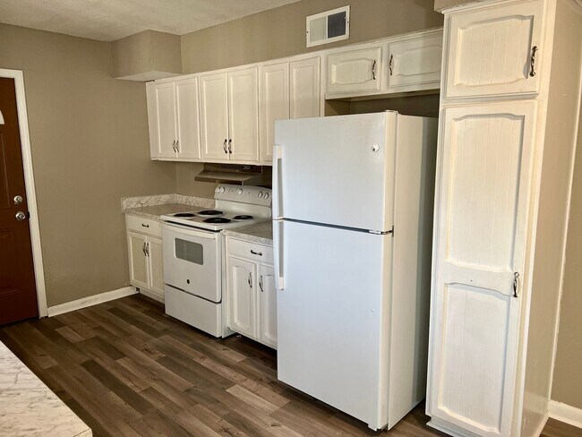 Foto del edificio - FOR RENT - 3 Bedroom, 1 Bath!