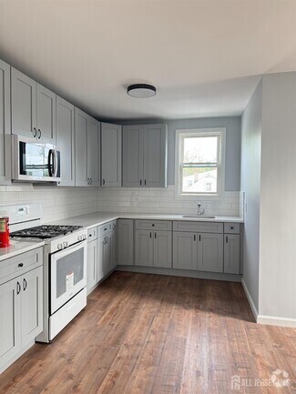 Building Photo - 658 King Georges Rd