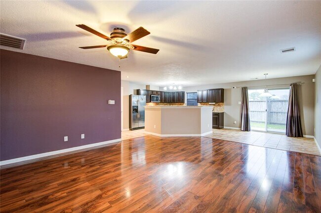 Foto del edificio - 15339 Trinity Meadow Dr