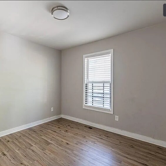 Foto principal - 2996 1st Ave SW
