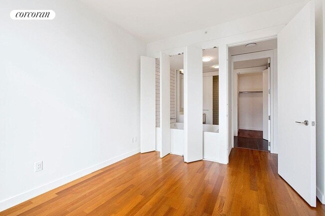 Building Photo - 15 S William St