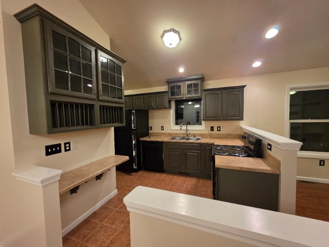 Foto del edificio - 180 Lakewood Dr