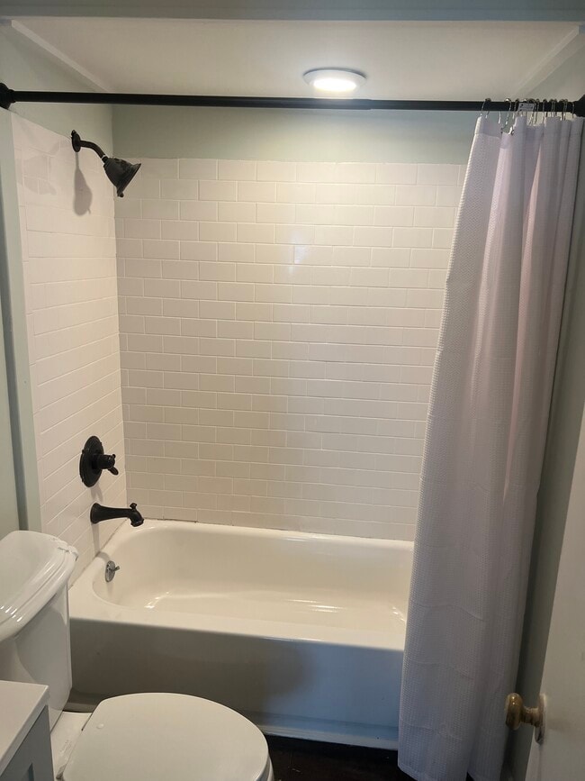 Foto del edificio - 12a Amherst Ave