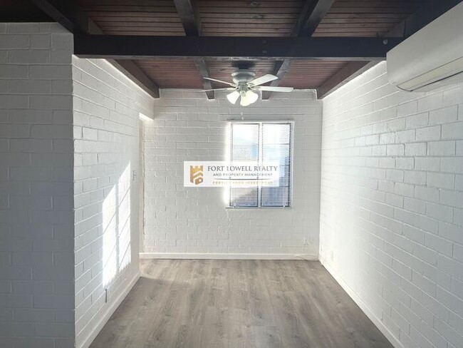 Foto del edificio - 1 bed 1 bath/washer/dryer/carport/Private ...