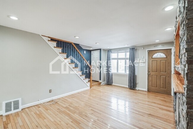 Building Photo - 1818 N 77th St