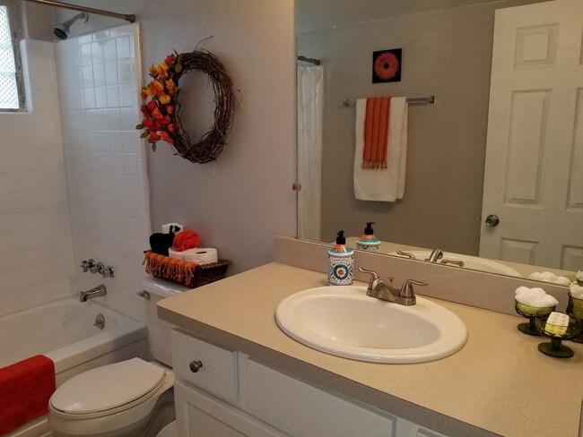 Building Photo - 3841 Bauer Dr