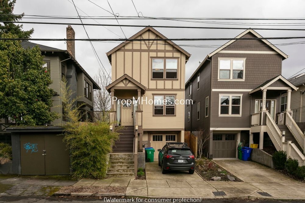 Primary Photo - 4626 NE Garfield Ave