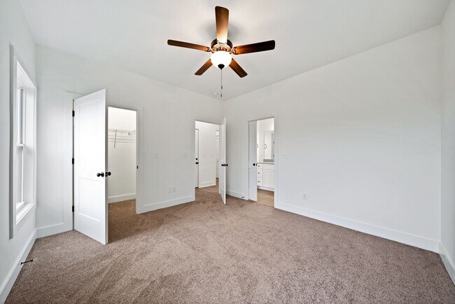 Foto del edificio - 214 Baylor Ct