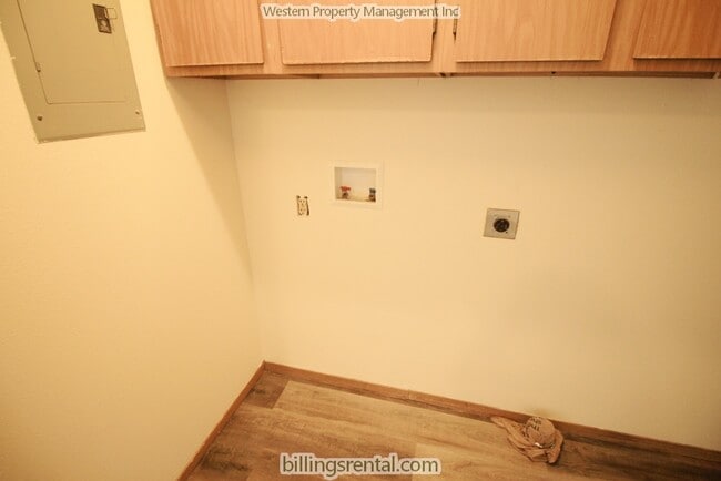 Laundry Room - 3321 Central Ave