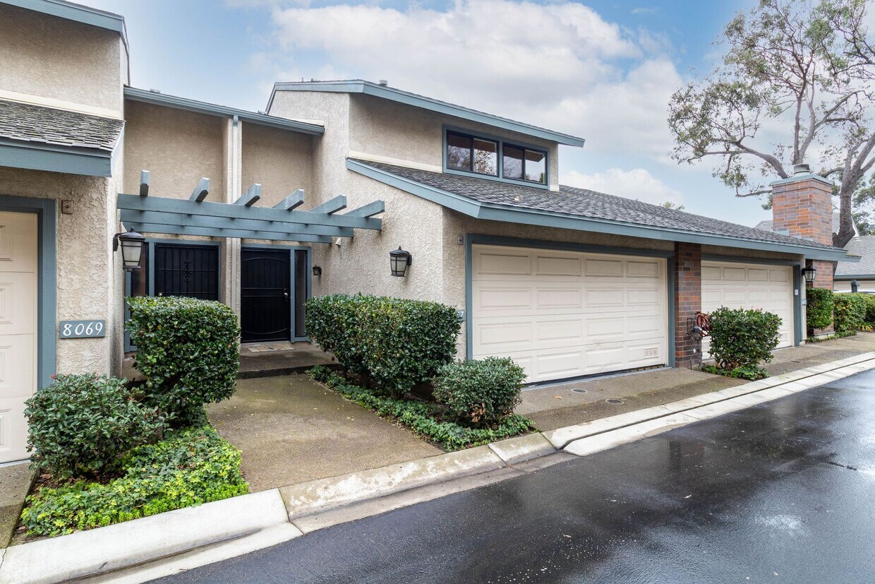 Foto principal - Beautiful 3 bedroom home for rent in La Jo...