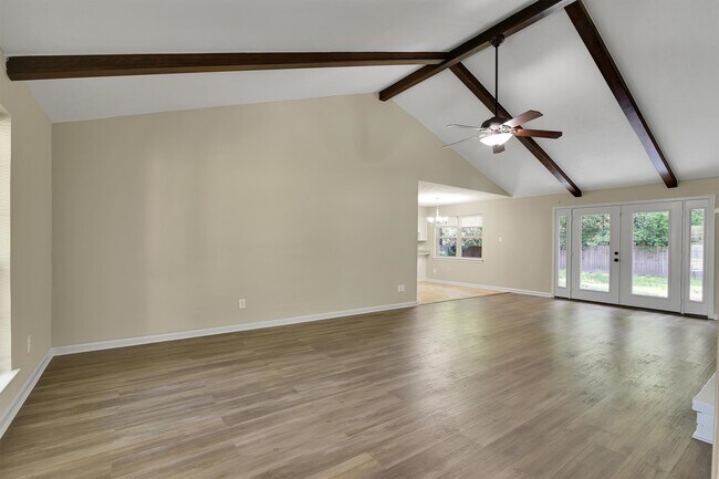 Building Photo - 345 Maple Ln