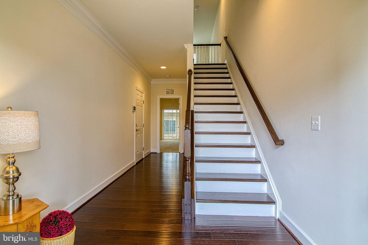 6034 Camerons Ferry Dr, Haymarket, VA 20169 Condo for Rent in