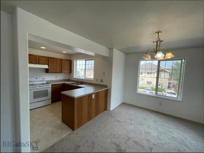Foto del edificio - 763 Forestglen Dr