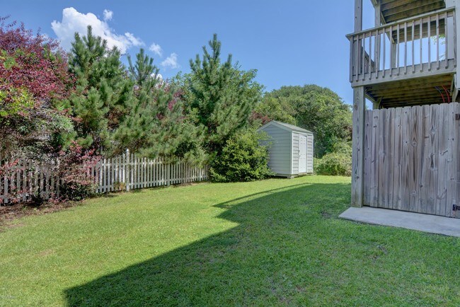 Building Photo - 419 N Topsail Dr