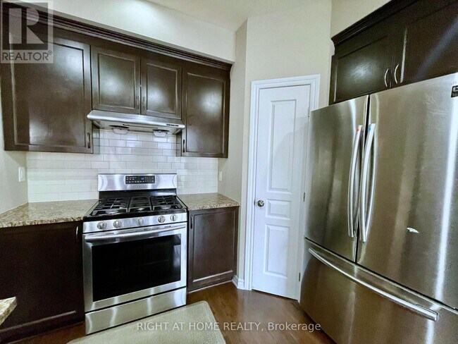 Building Photo - 359 Kingbrook Dr