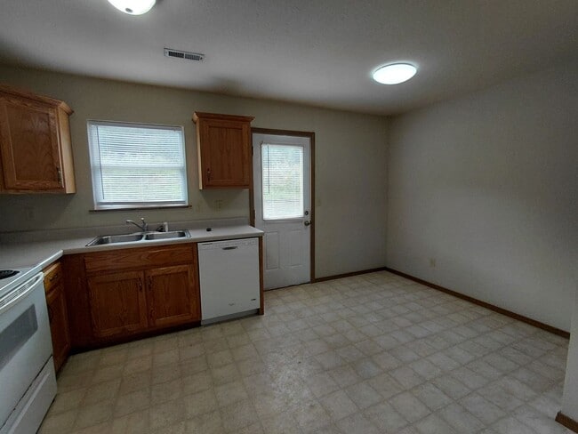 Building Photo - 24910 Scenic Dr