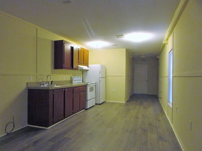 Building Photo - Single wide trailer on block foundation - ...