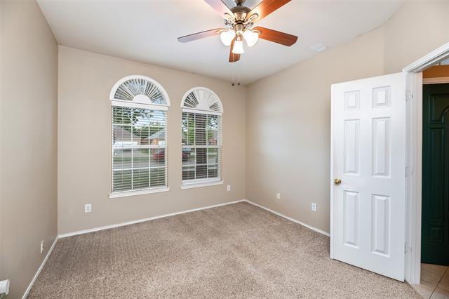 Foto del edificio - 9612 Bull Creek Dr