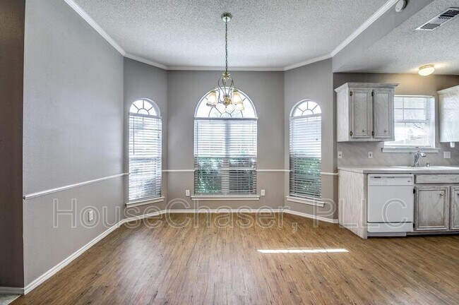 Building Photo - 503 Oakridge Ave