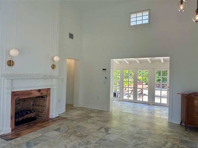 Building Photo - 765 N Greenway Dr