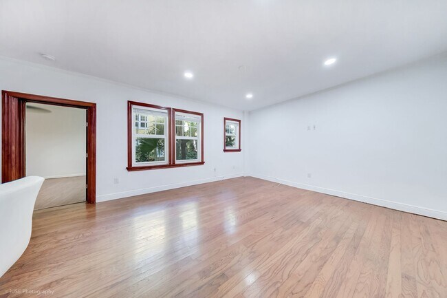 Foto del edificio - Walk to the Beach – Bright 1Bedroom/1 Bathroom Apartment