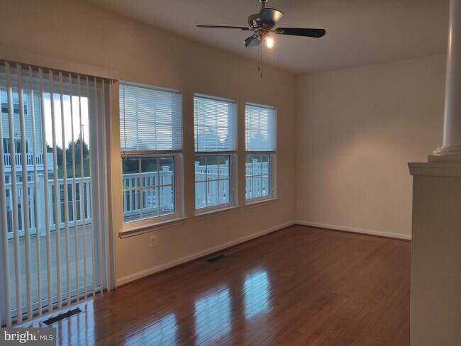 Building Photo - 42152 Sandown Park Terrace