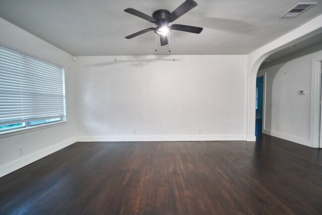 Foto del edificio - 5815 Hornwood Dr