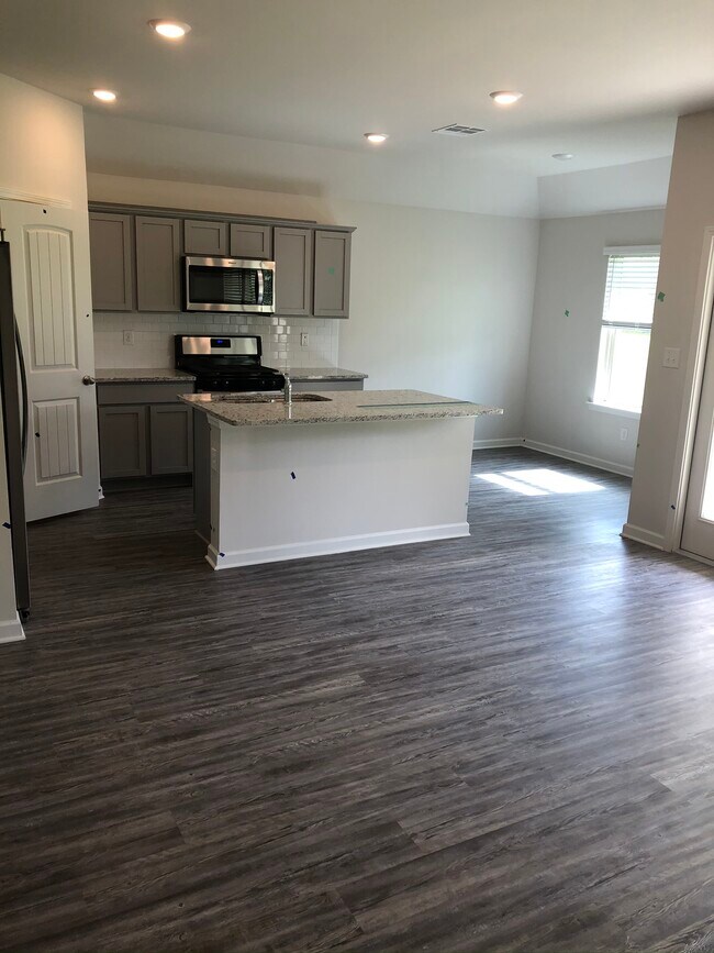 Foto del edificio - 28408 Longfellow Ln