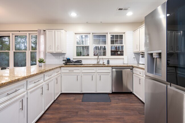 Foto del edificio - 712 Forrest Heights Dr SE