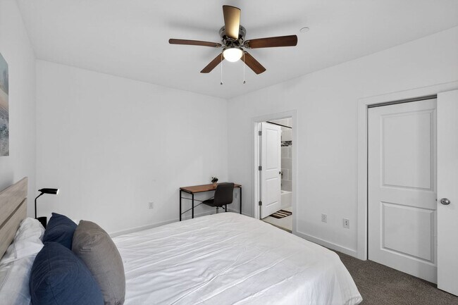 Foto del edificio - 1516 W Girard Ave