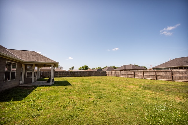 Building Photo - Gorgeous home available from June 10th!
