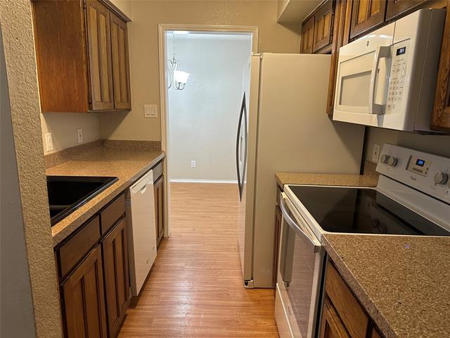 Foto del edificio - 2717 Meadow Park Dr