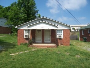 Building Photo - 2605 Guyer St