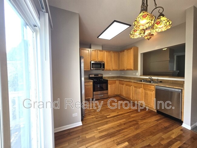 Building Photo - 652 S Rosehall Ln