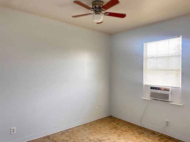 Building Photo - 251 Zimmerman Ave