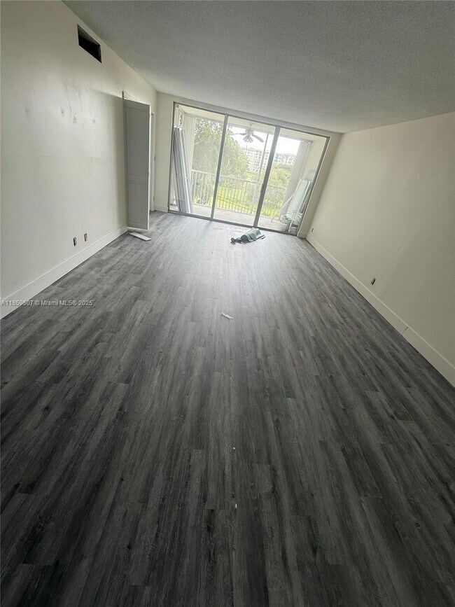 Building Photo - 2671 S Course Dr