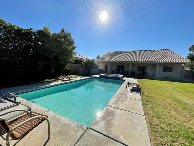 Building Photo - 4 br, 2.5 bath House - 68220 Marina Rd