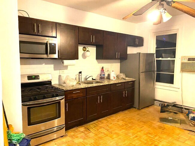 Foto del edificio - 37 Logan Ave