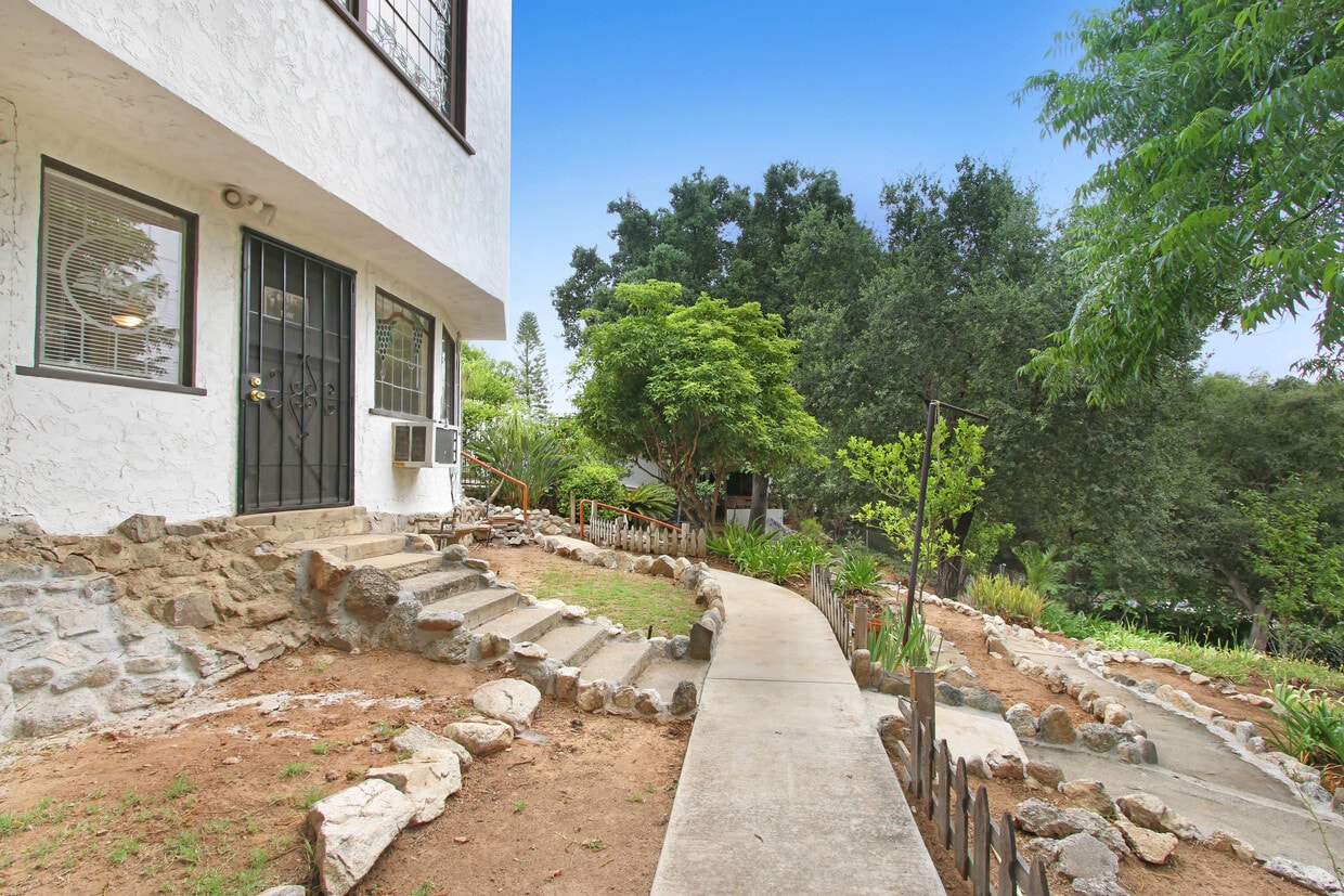 621 Alta Vista Dr Unit B, Sierra Madre, CA 91024 Apartments in Sierra