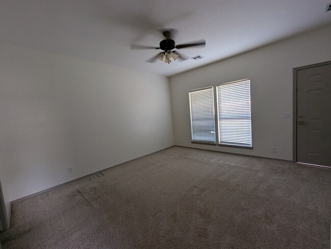 Master bedroom - 13715 Oxford Dr