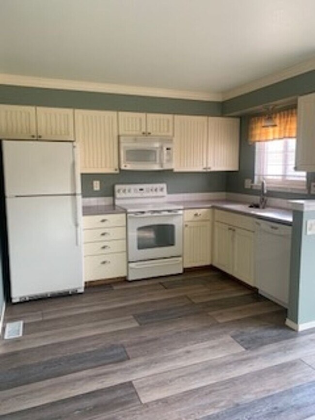 Building Photo - 2 Bedroom Townhome in Colorado Springs