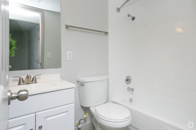 Bathroom-Platinum - Palms at Ortega